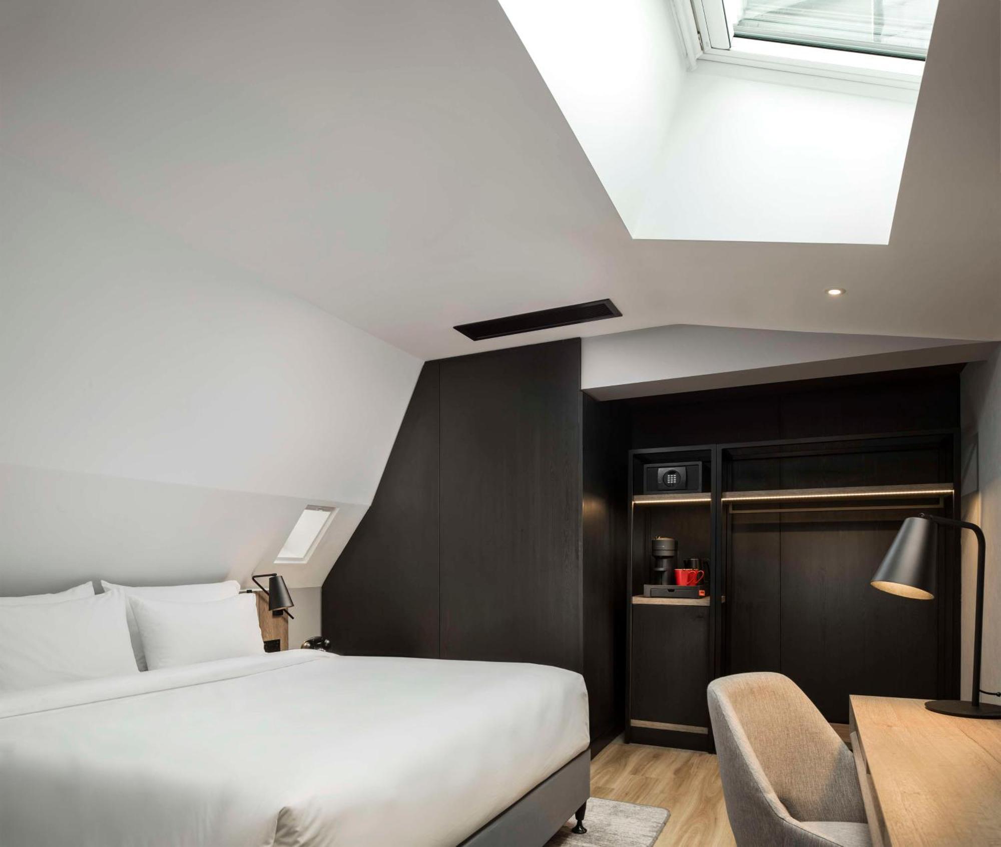 Radisson Red Hotel,