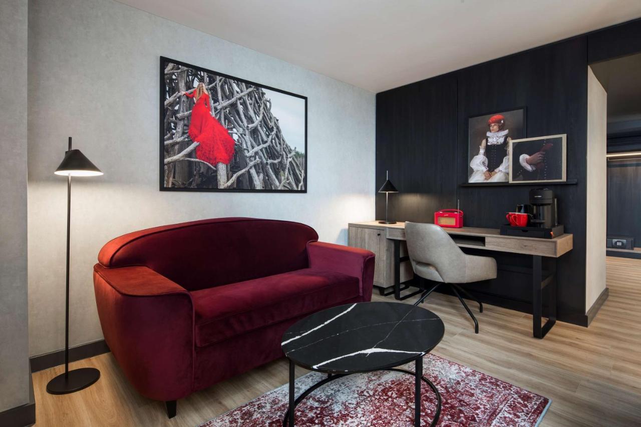 Hotel Radisson Red Hotel, 4*