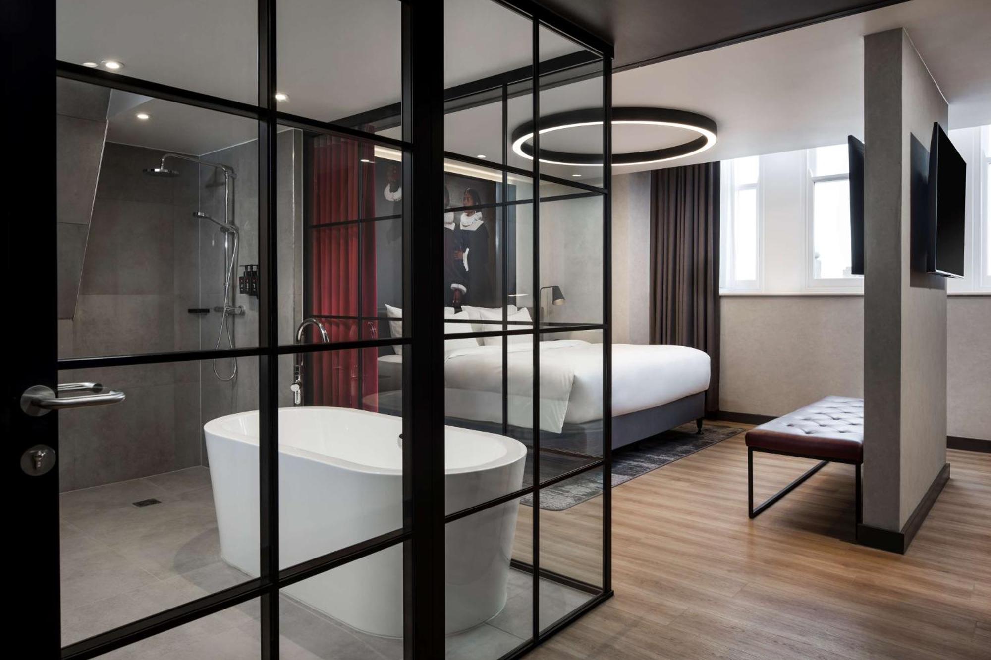 Radisson Red Hotel, Hotel 4*