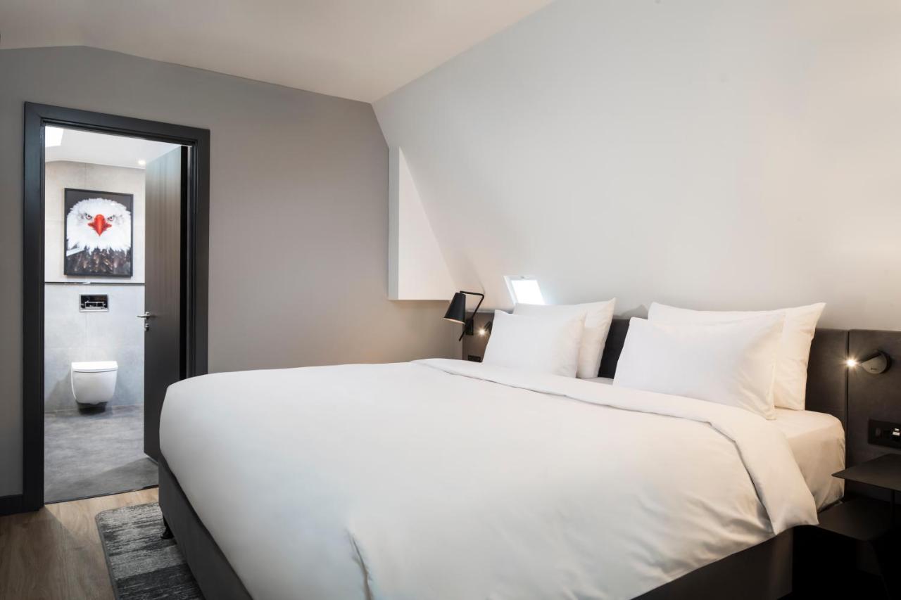 Radisson Red Hotel,