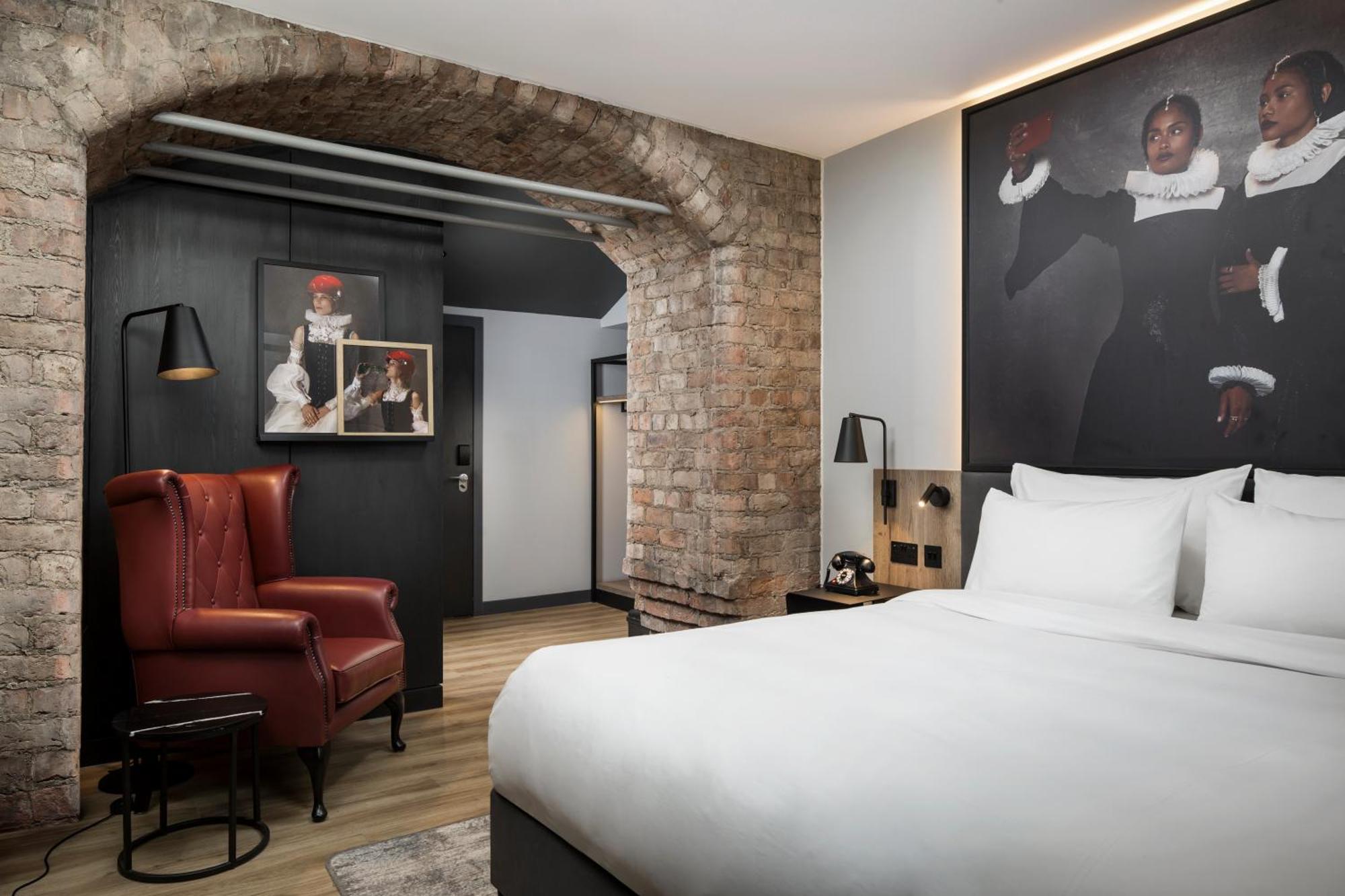 Radisson Red Hotel, Hotel 4*