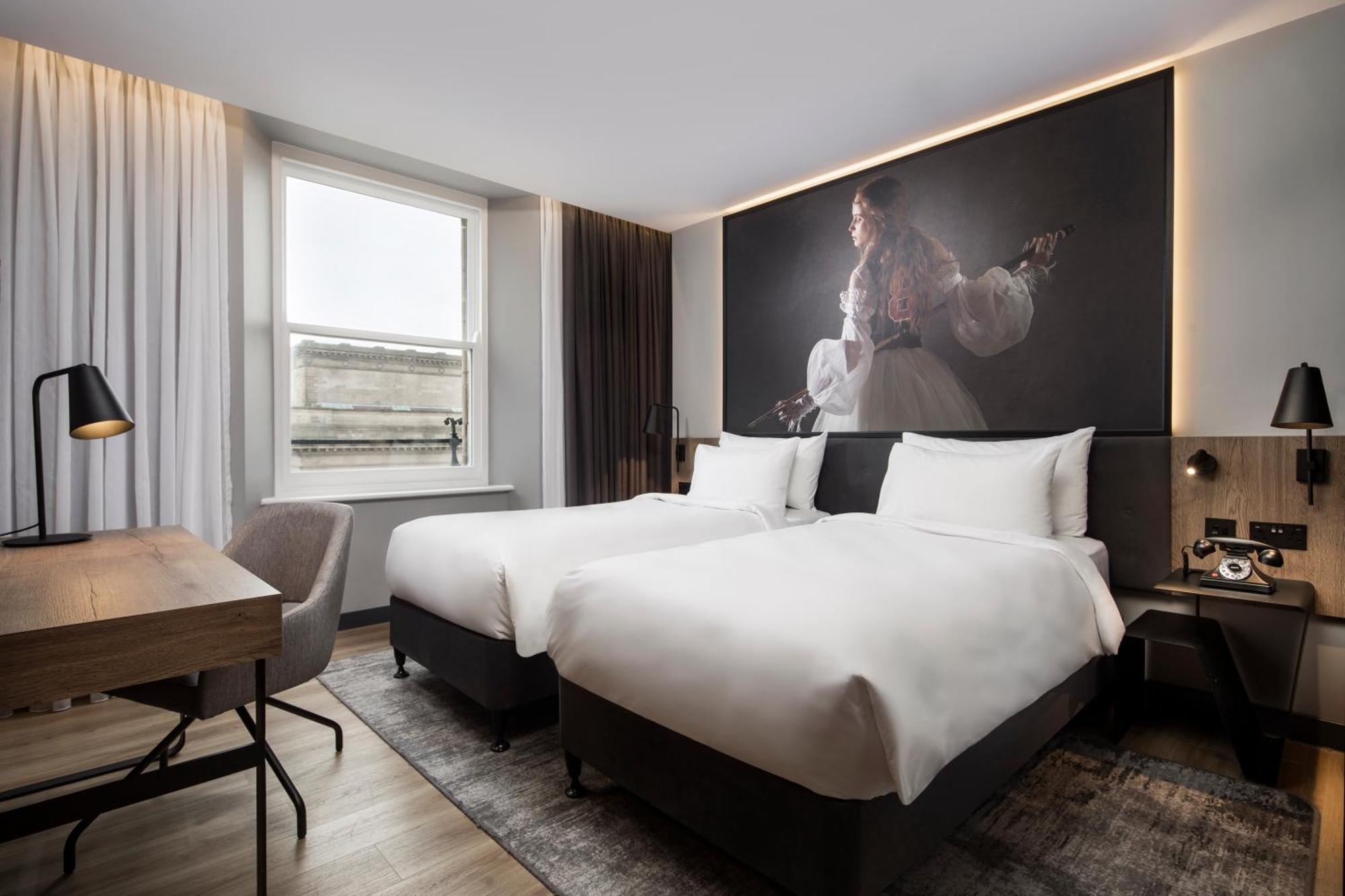 Radisson Red Hotel,