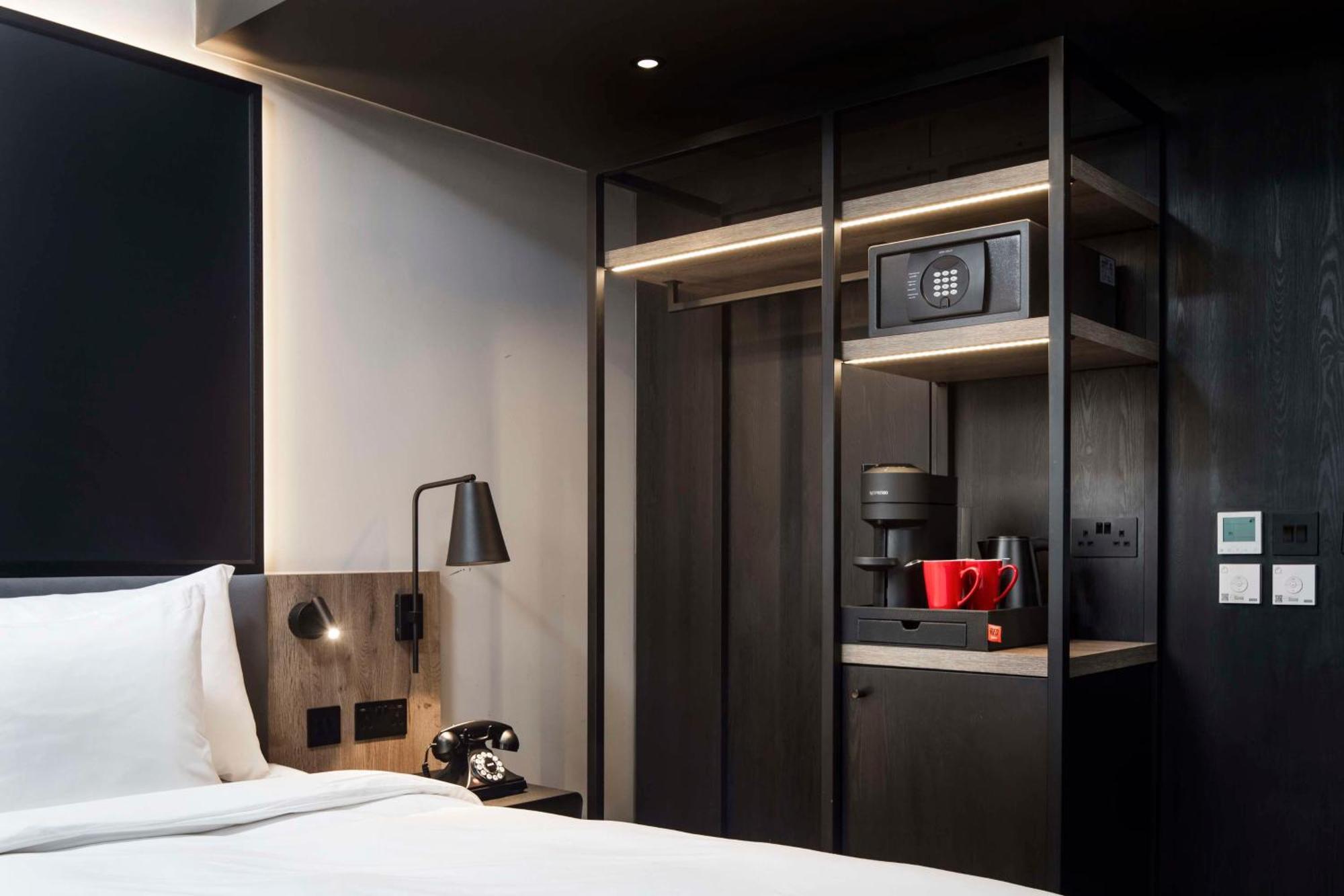 Radisson Red Hotel, 4*